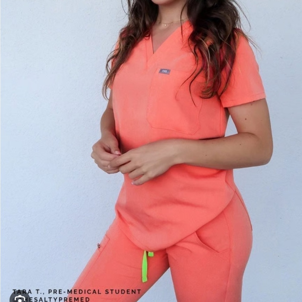 Figs Hot Coral Scrub Set XS